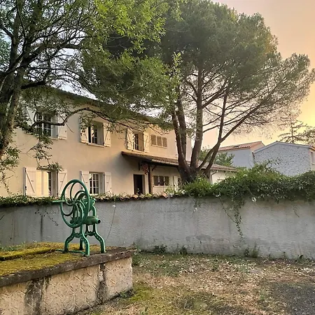 D'hotes Les Tois Pins Guest house Tourtrol